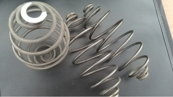 彈簧在使用過(guò)程中斷裂是什么引起