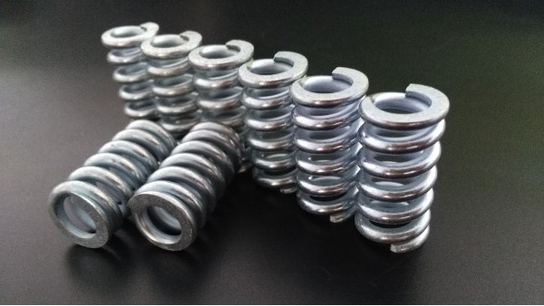 原來(lái)汽車(chē)減震彈簧這么重要