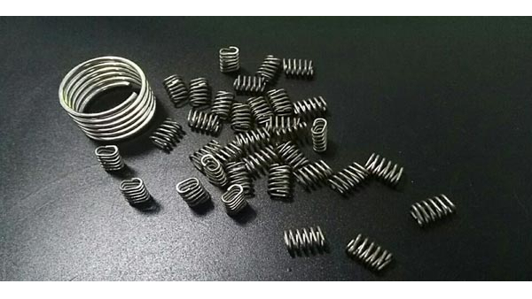 不銹鋼小彈簧表面清潔度的檢驗方法是什么？